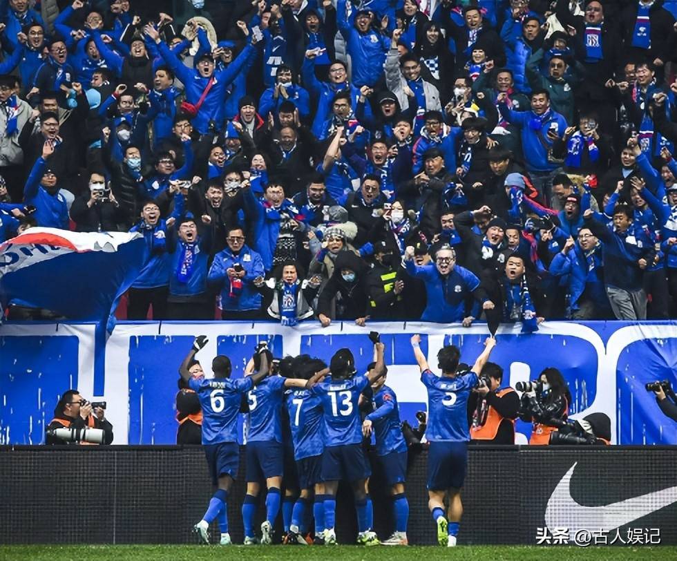 关于关键时刻亚冠焦点战，斯图加特单刀错失，气氛紧张，更衣室氛围转暖的信息