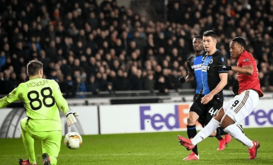 关于荷甲赛程吃紧；拜仁慕尼黑今夜防线松动；引发热议；资深球员宣示担当的信息